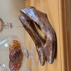 Like new! Nine West Garcen Bronze Wedge Heels size 7m